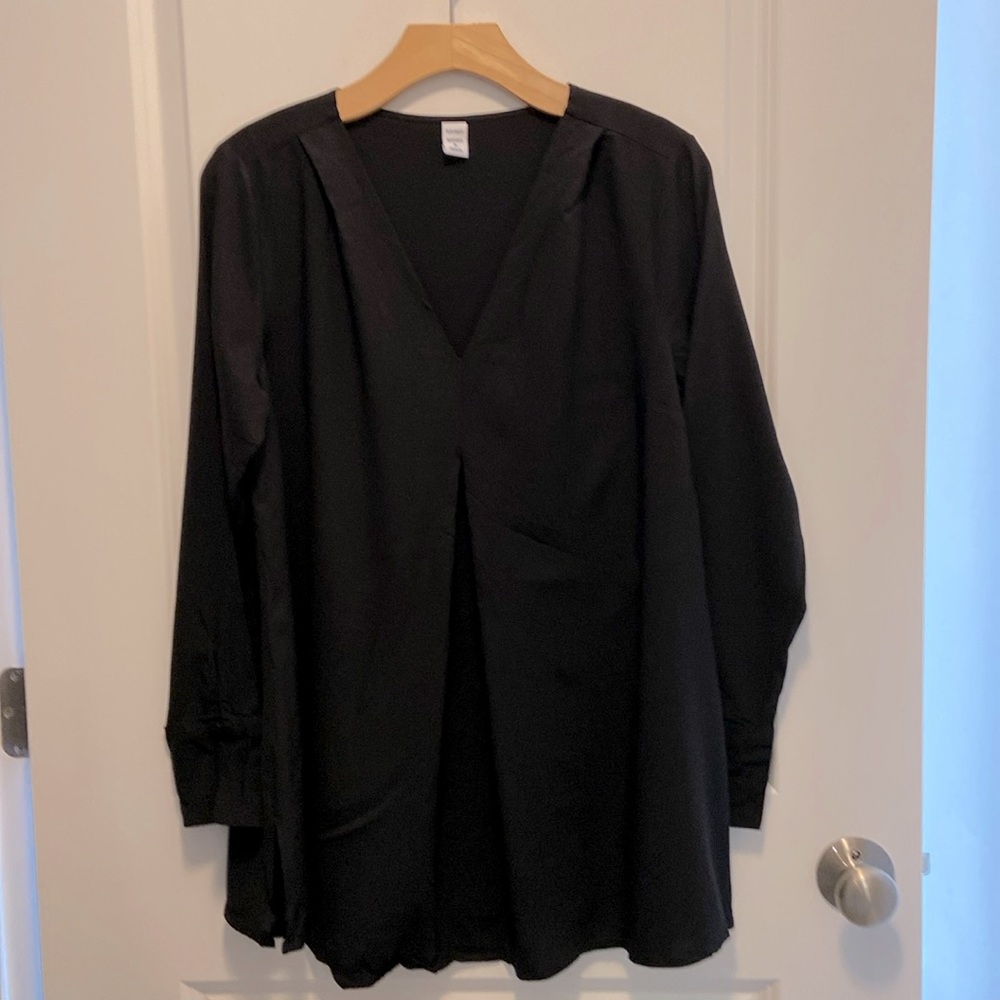 Old Navy Maternity black vneck tunic length blouse